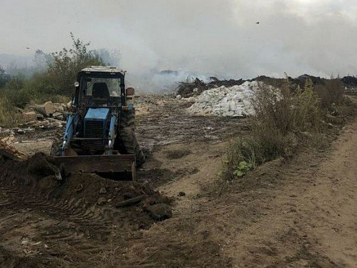  На полигоне «Залесье» продолжается ликвидация возгорания 