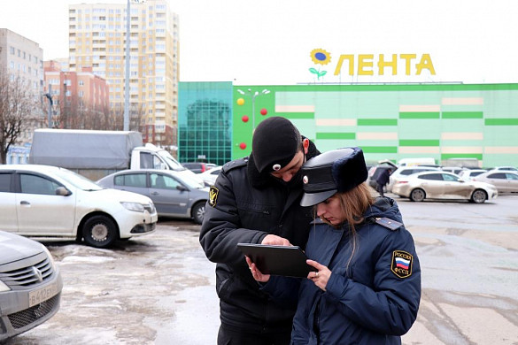 На парковках «Ленты» и «Тополя» в Иванове ловили должников