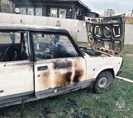 В Решме дотла сгорел автомобиль  
