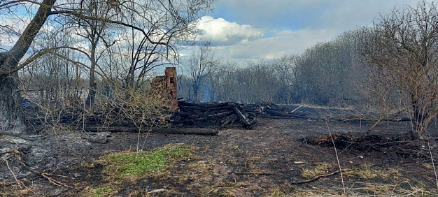 В деревне Данильцево сгорели два дома и две хозпостройки