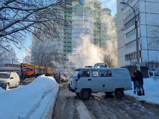 Глава города Иванова выехал на место прорыва теплотрассы