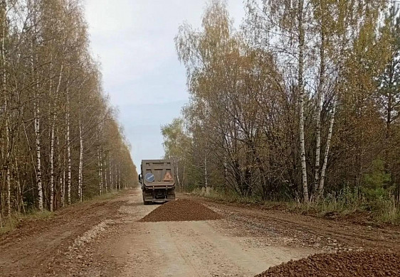 В Заволжском районе укрепили 9,5 км сельской дороги