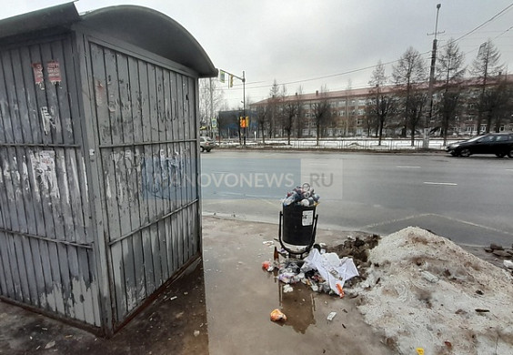  Остановки на окраине Иванова завалены мусором 