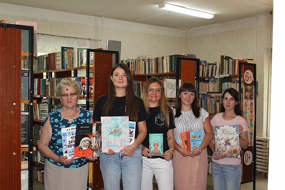  Сотрудники Сбера собрали около 1000 книг для сельской библиотеки в Ивановской области 