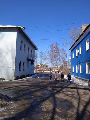 В Кохме нависающая над пешеходной зоной наледь угрожает жизни и здоровью горожан