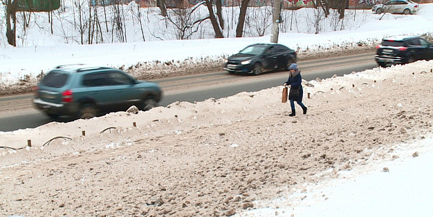  В Иванове коммунальщики почистили дороги, но засыпали тротуары 
