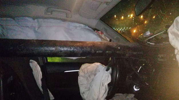 В Иванове автомобиль насквозь пробило чугунной балкой моста