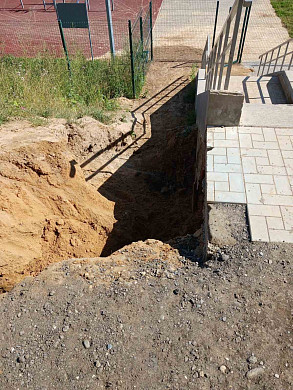 Новый стадион в микрорайоне Рождественский разрушается