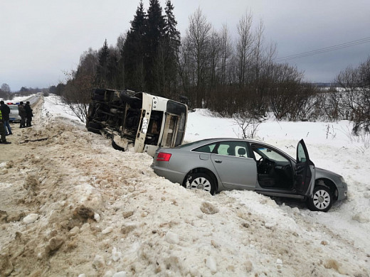 В Ивановской области перевернулся рейсовый автобус