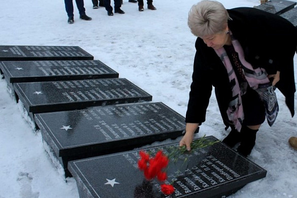 Чиновники и депутаты почтили память ивановцев, погибших в Сталинградской битве