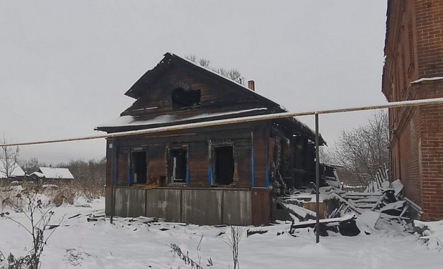 Из-за неисправной печки на пожаре в Ивановской области погибли три человека