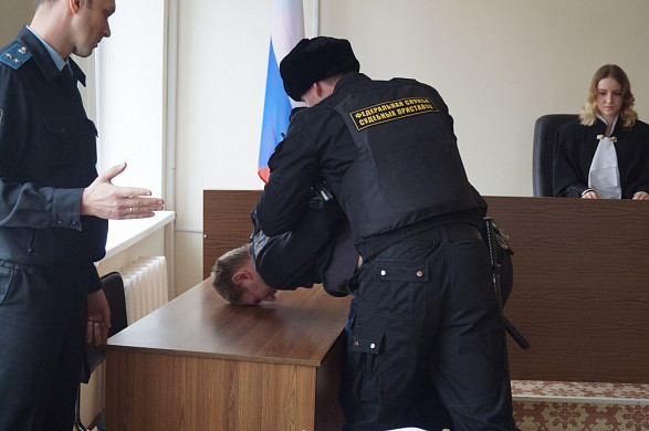 В Шуе участник судебного процесса полез в драку