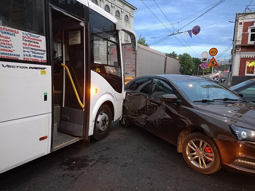 9 пассажиров получили травмы в ДТП с автобусом в Иванове