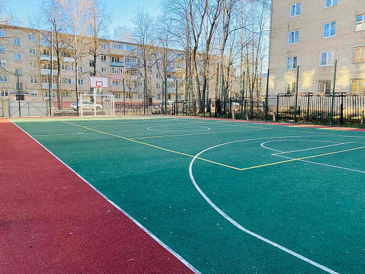 В Иванове школьная спортплощадка мешает жителям соседнего дома