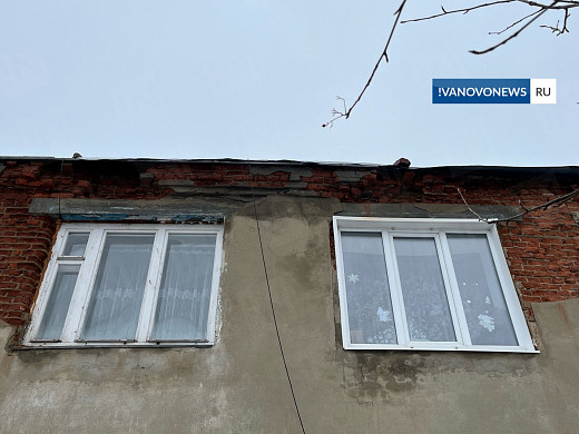 Жители дома в Юрьевце жалуются на падающие кирпичи