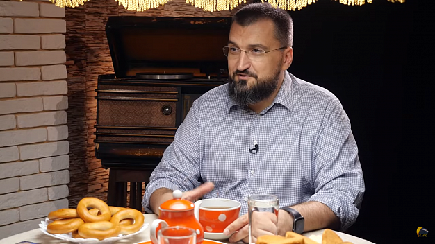  «Свои под абажуром». Как писатель Шалашов стал ресторатором 