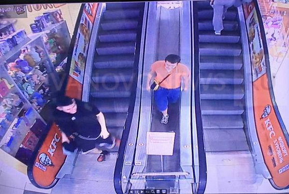 В Иванове парень провалился между эскалаторами - ВИДЕО